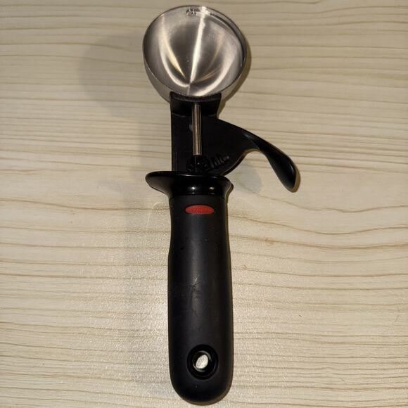 OXO Good Grips Trigger Scoop - Stainless Steel - Dishwasher Safe, Portion - Picture 1 of 4
